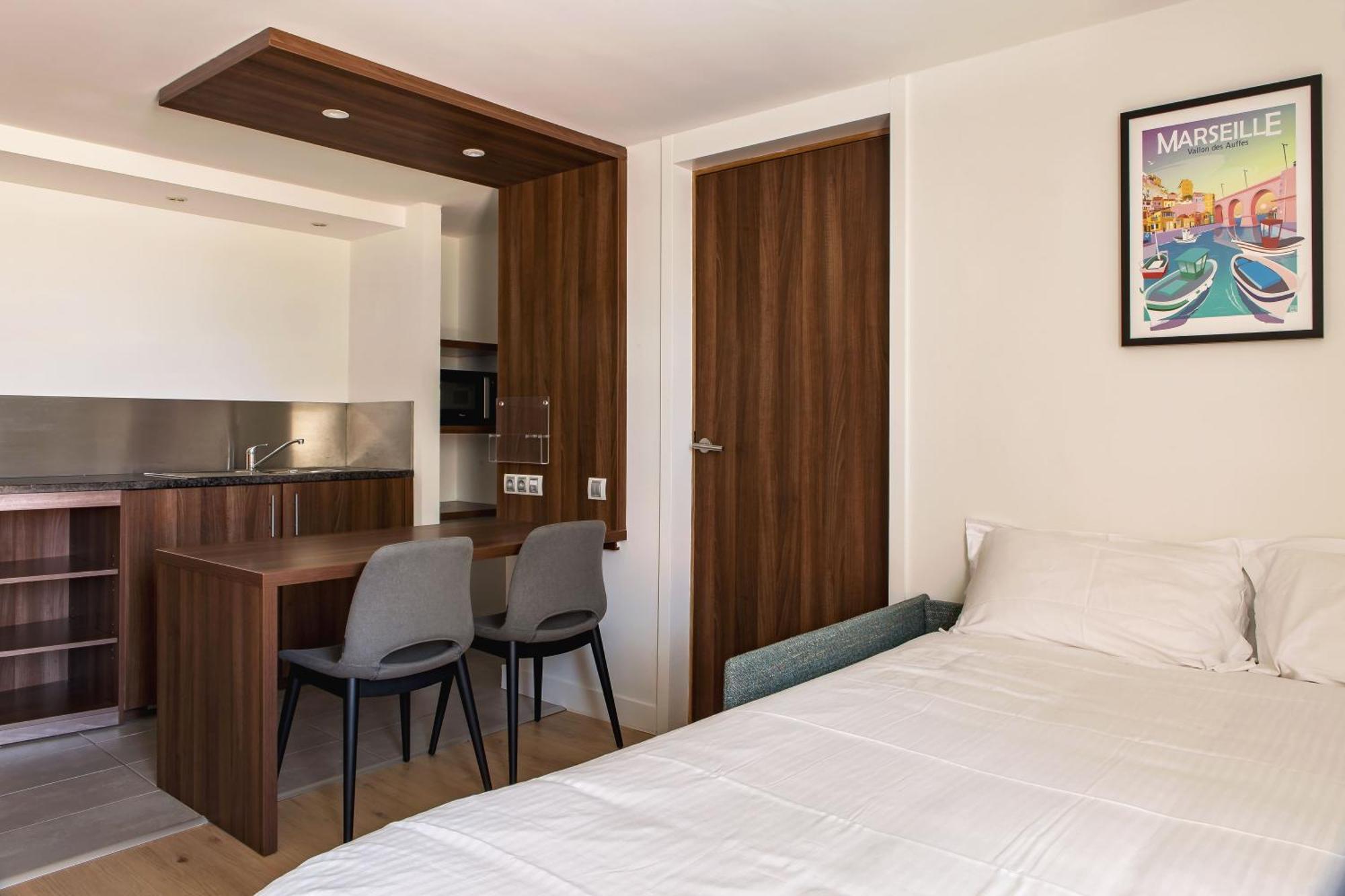 Holiday Inn - Marseille Airport By Ihg Витрол Екстериор снимка