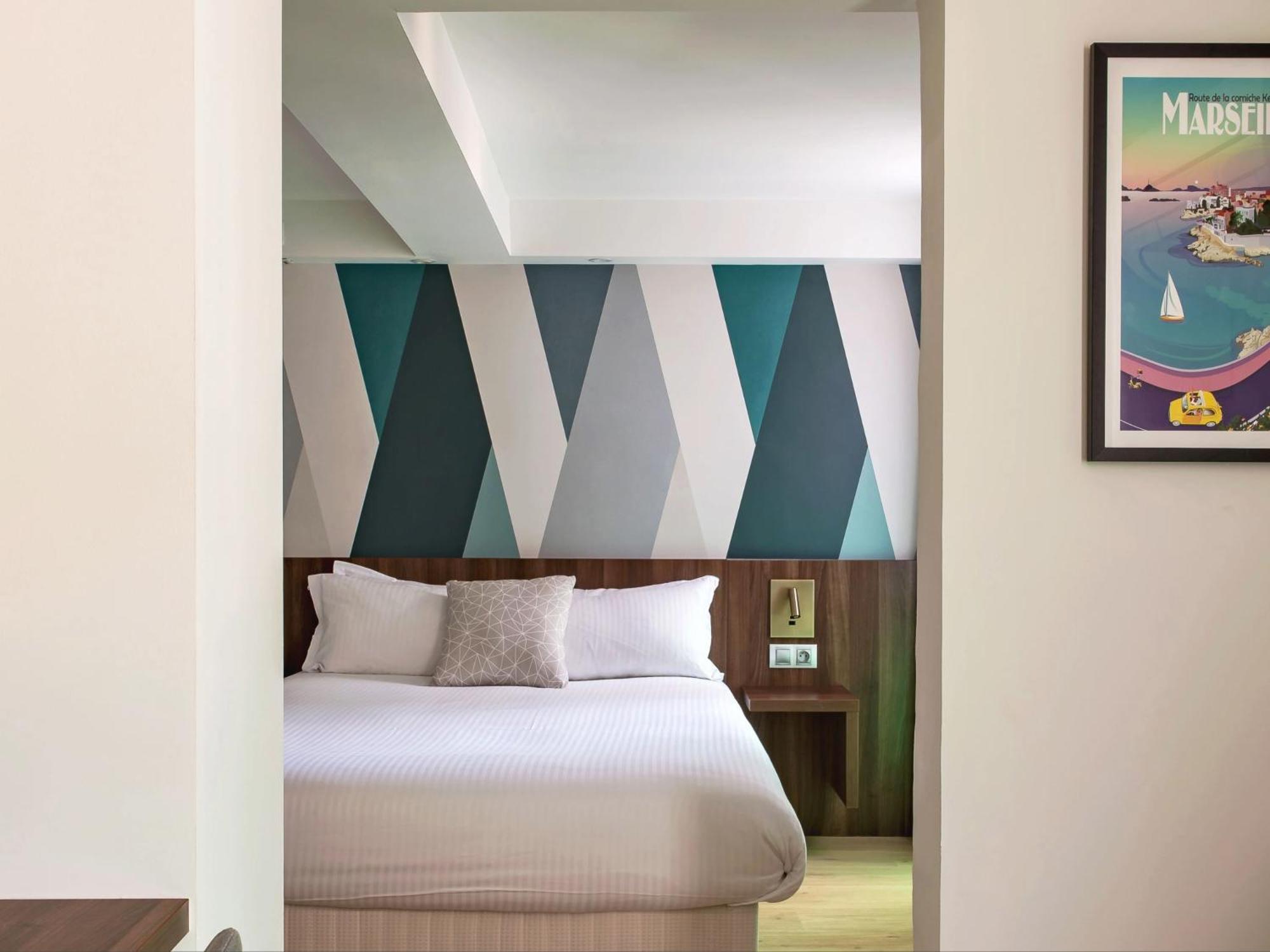 Holiday Inn - Marseille Airport By Ihg Витрол Екстериор снимка