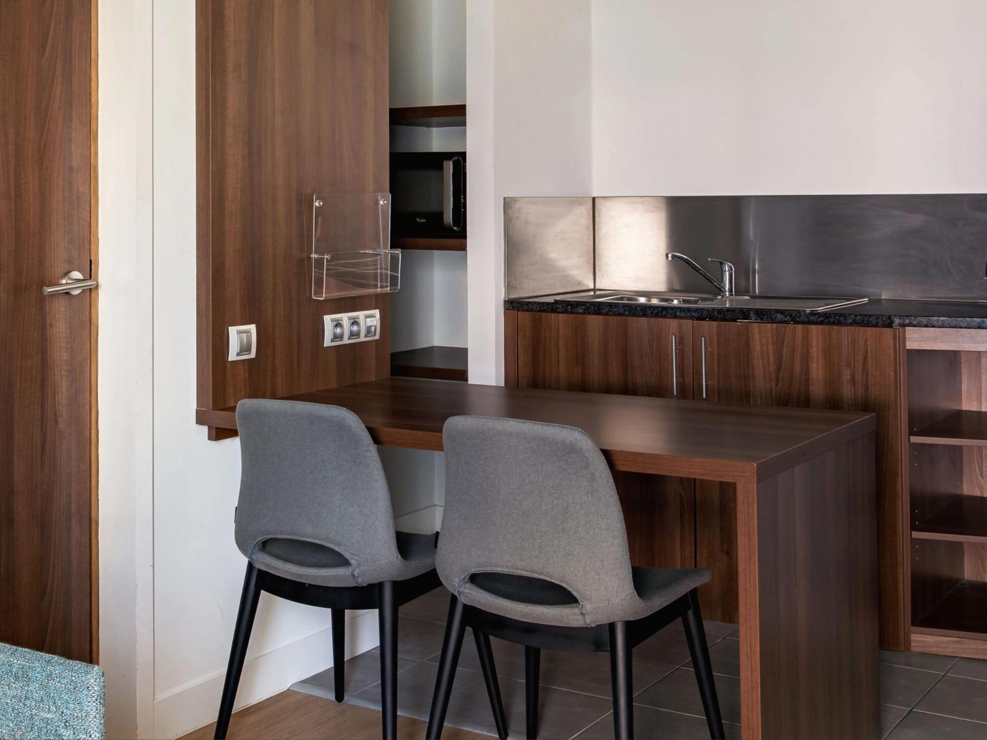 Holiday Inn - Marseille Airport By Ihg Витрол Екстериор снимка