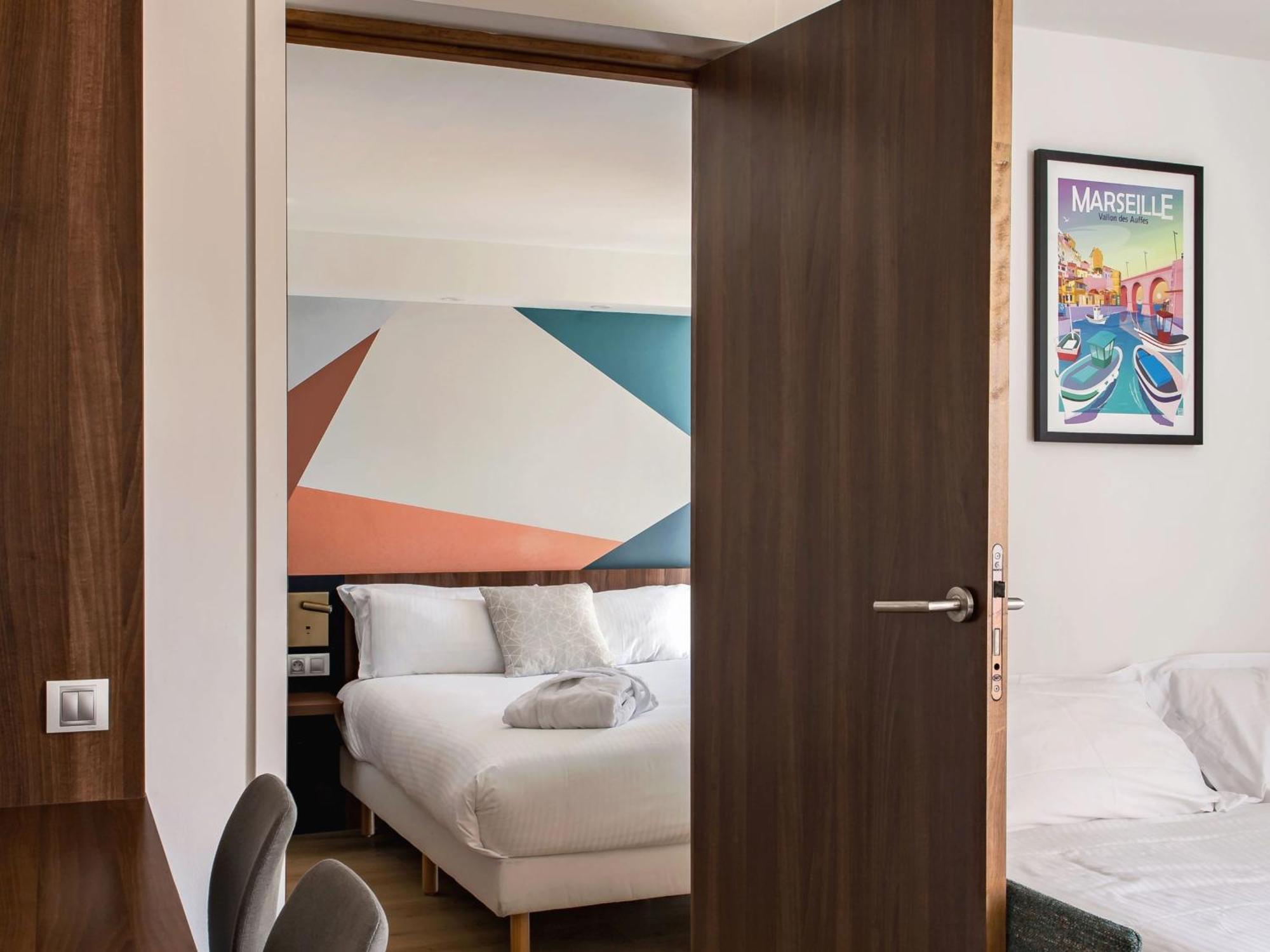 Holiday Inn - Marseille Airport By Ihg Витрол Екстериор снимка