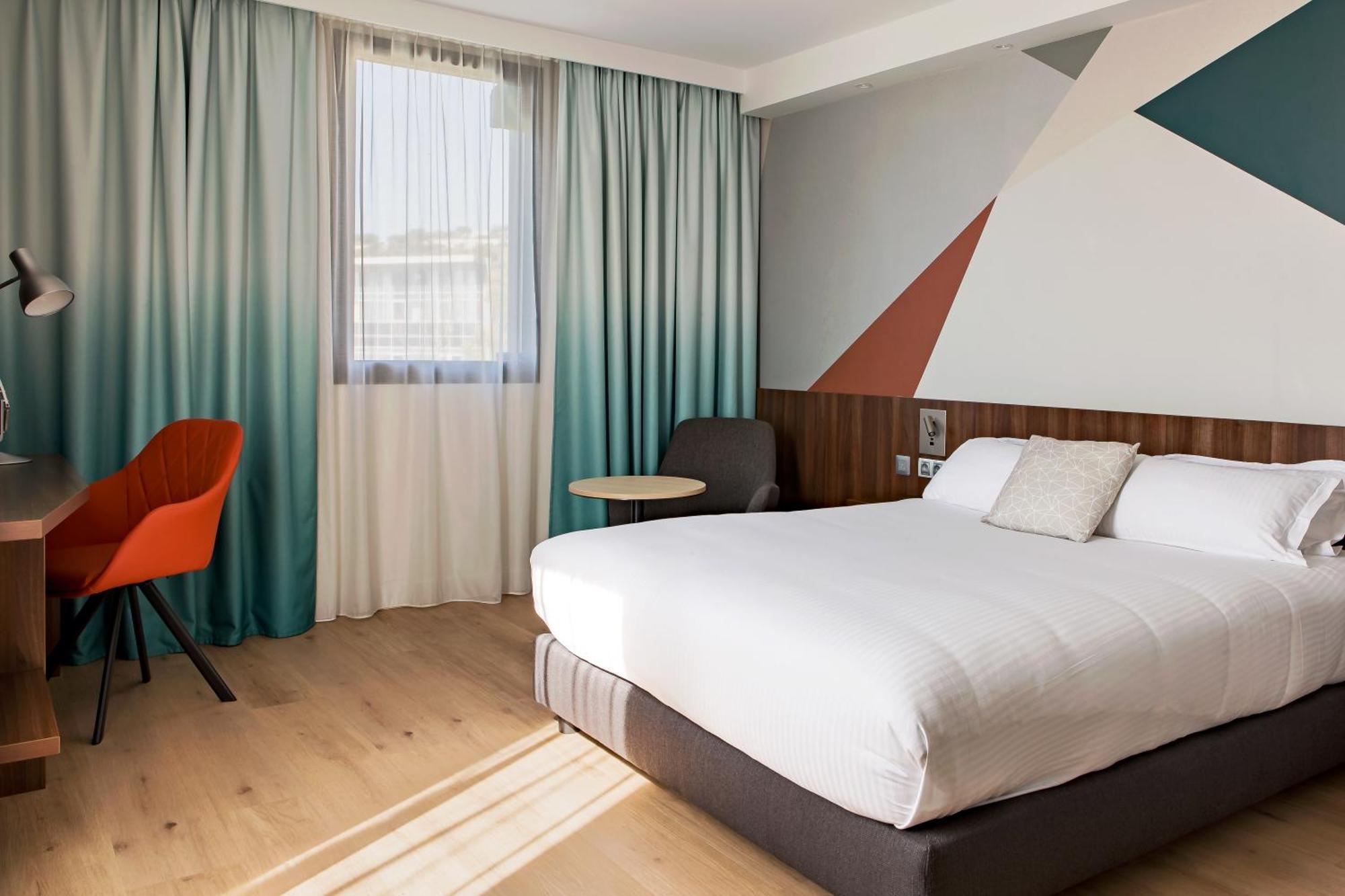 Holiday Inn - Marseille Airport By Ihg Витрол Екстериор снимка