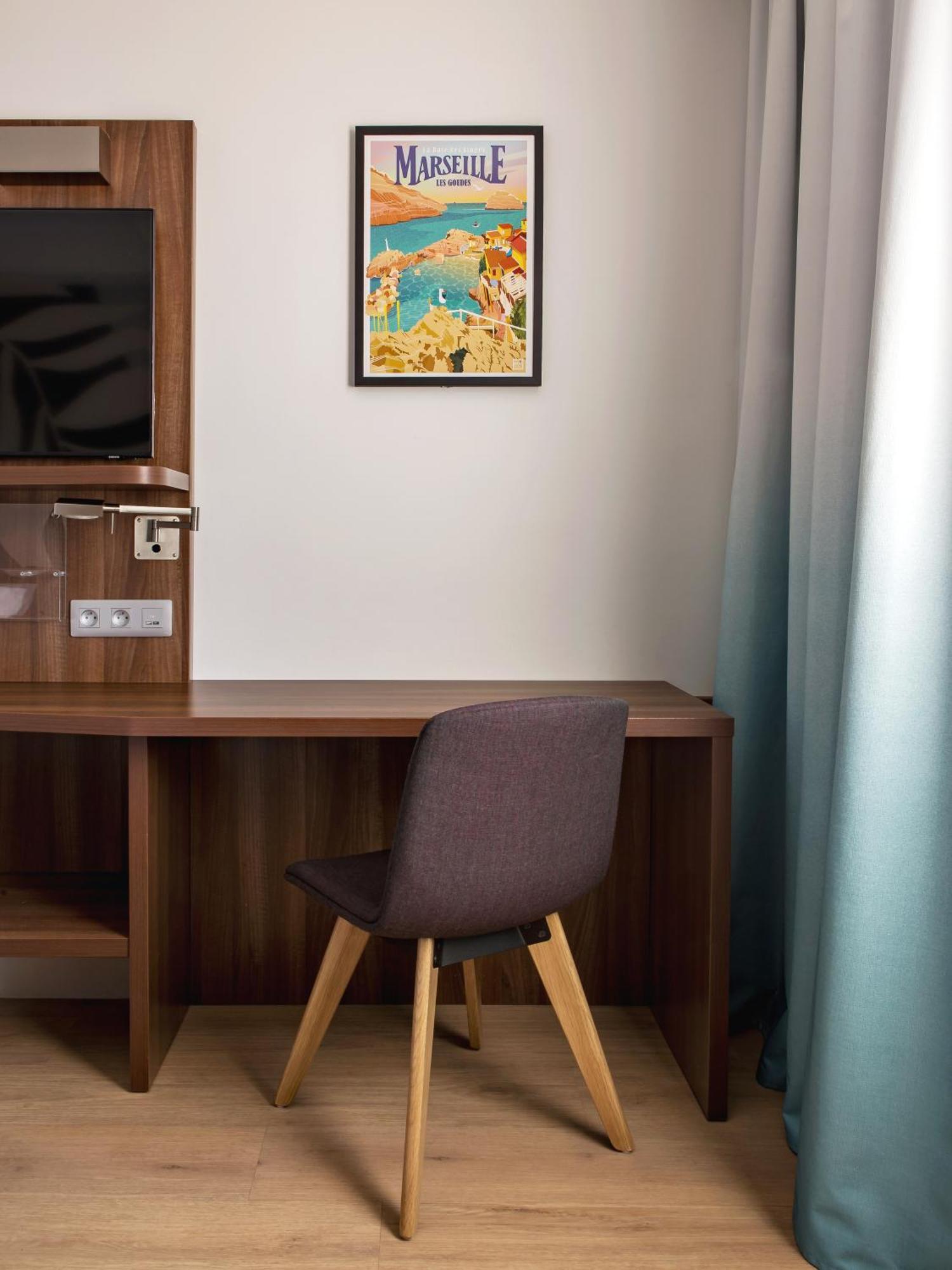 Holiday Inn - Marseille Airport By Ihg Витрол Екстериор снимка