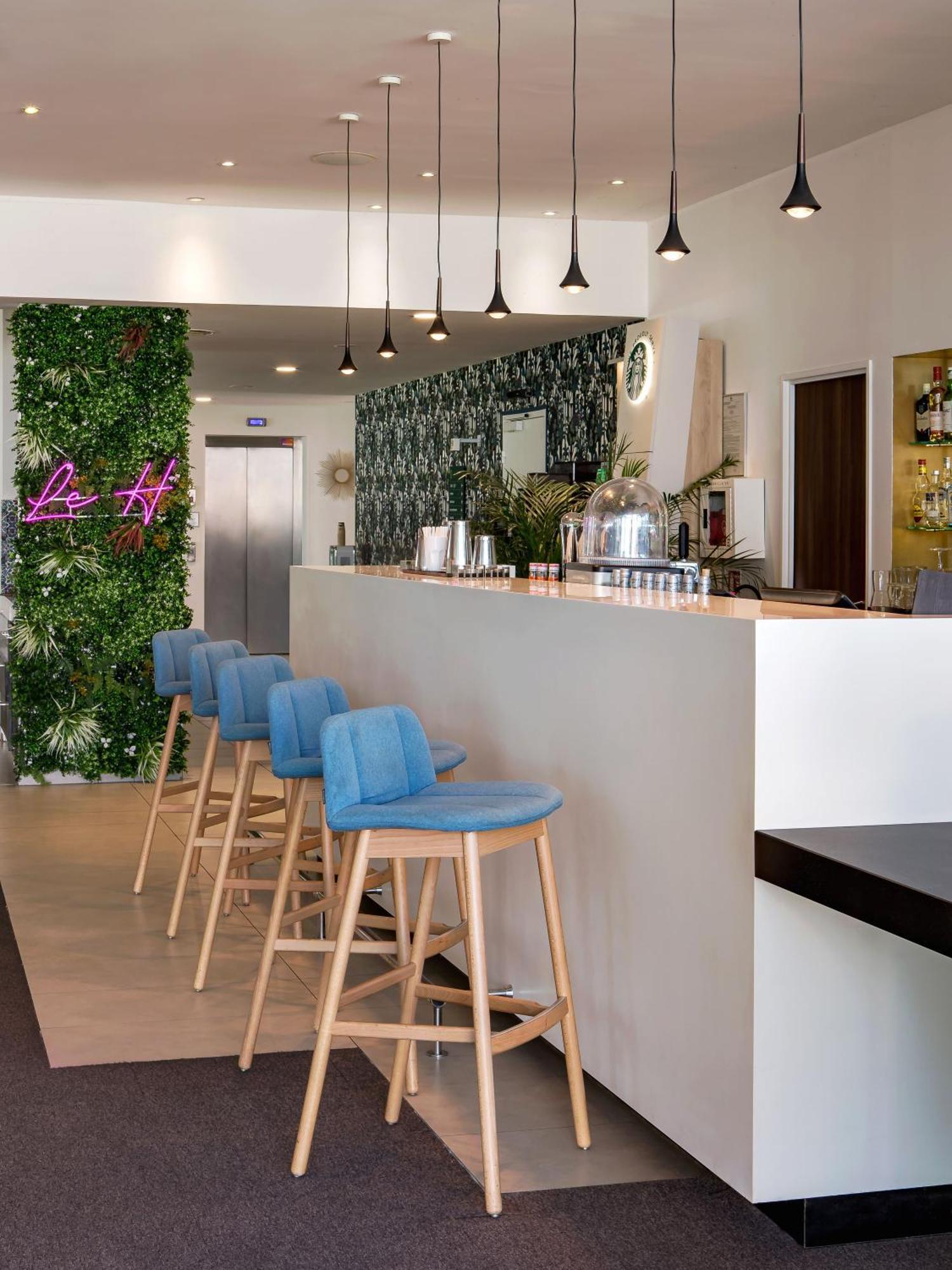 Holiday Inn - Marseille Airport By Ihg Витрол Екстериор снимка
