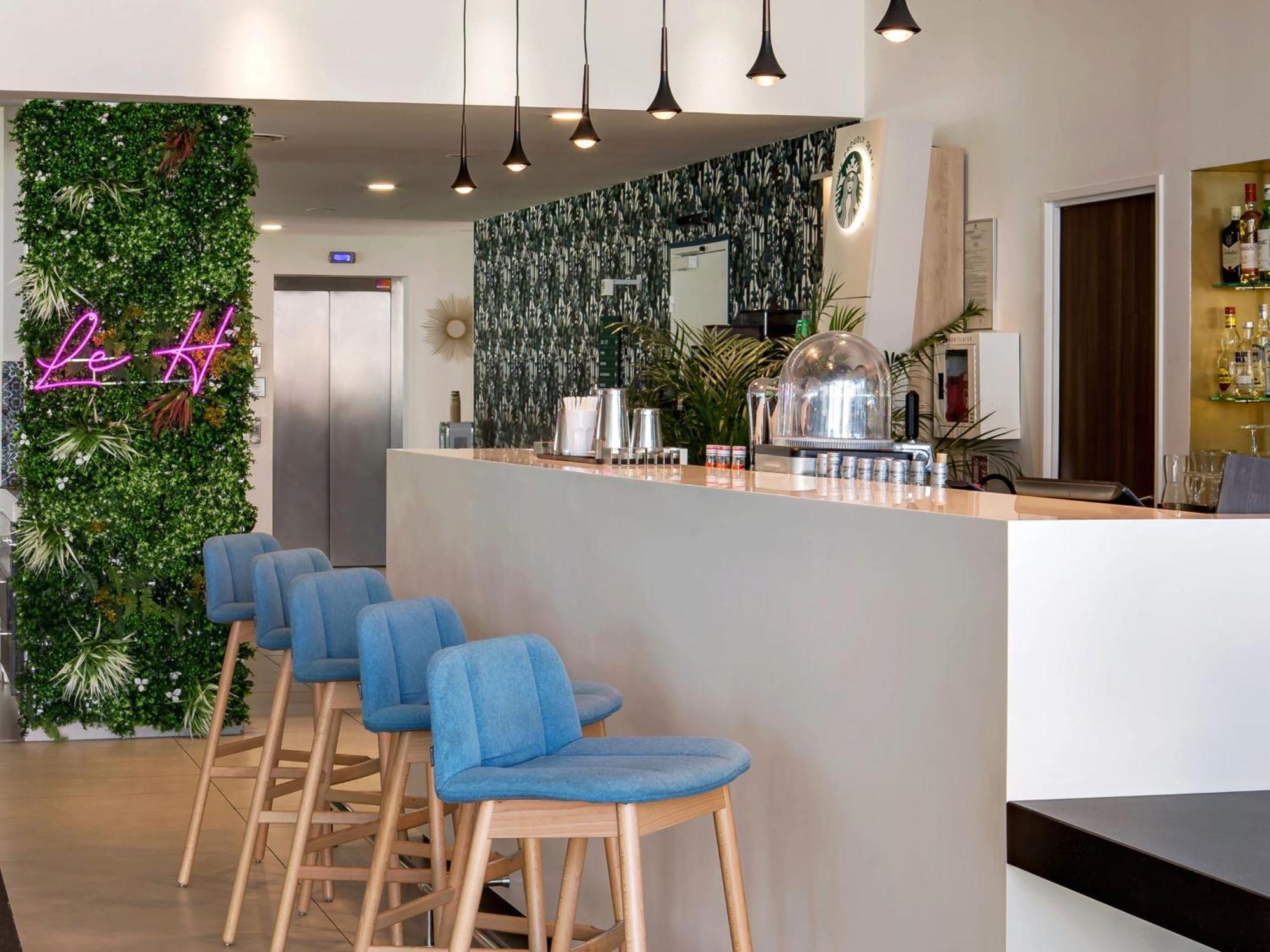 Holiday Inn - Marseille Airport By Ihg Витрол Екстериор снимка