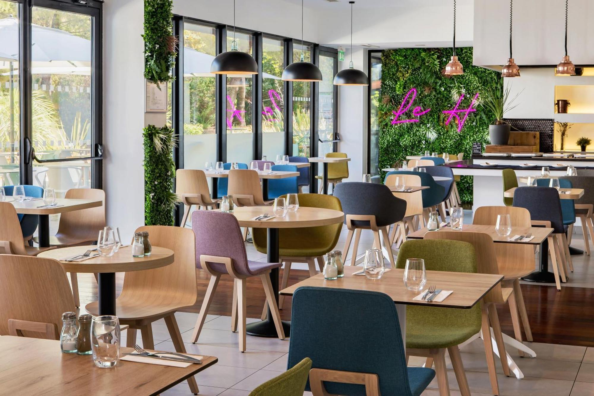 Holiday Inn - Marseille Airport By Ihg Витрол Екстериор снимка