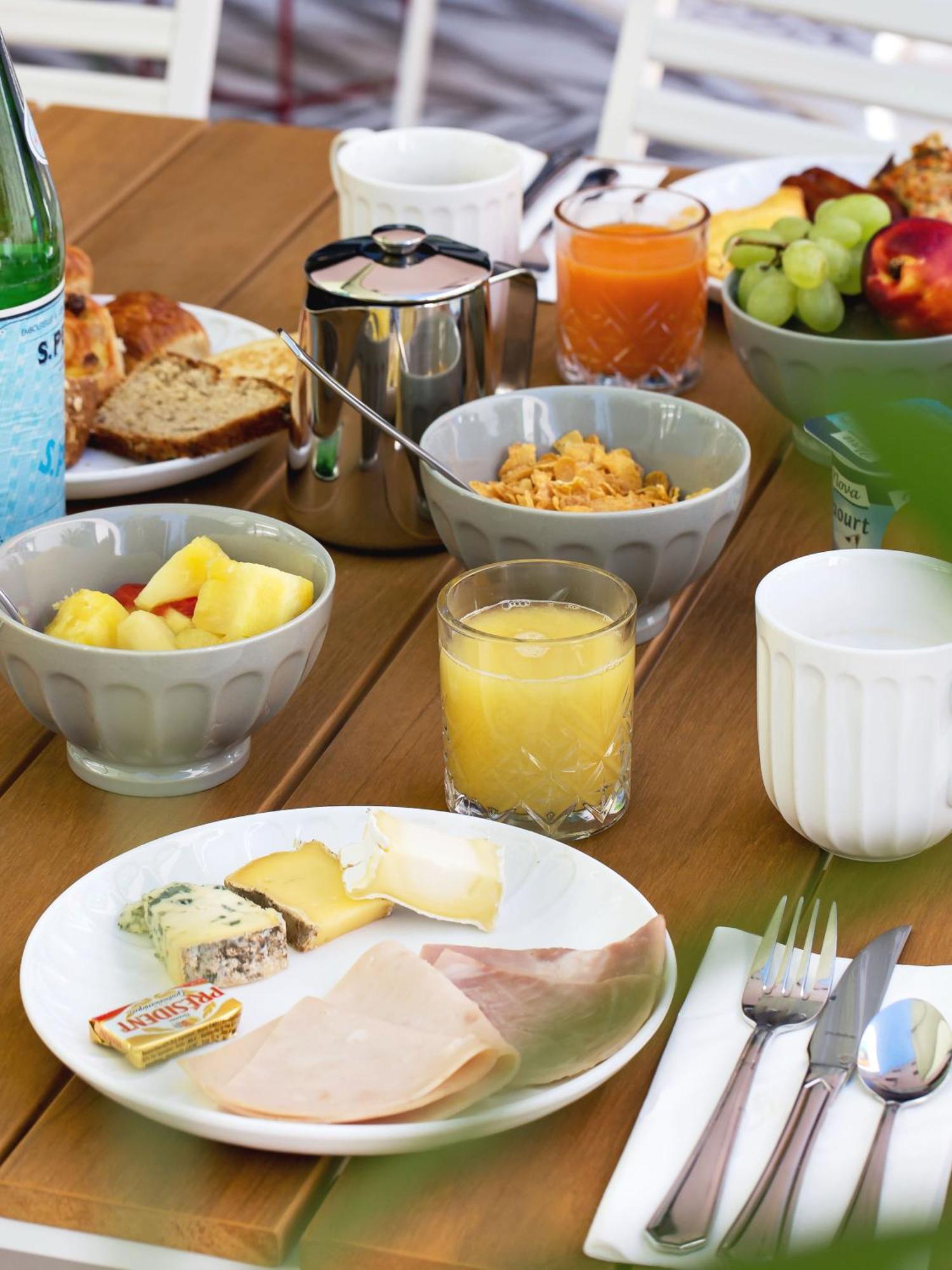 Holiday Inn - Marseille Airport By Ihg Витрол Екстериор снимка